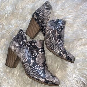 Fergalicious size 10 boot with heel snakeskin